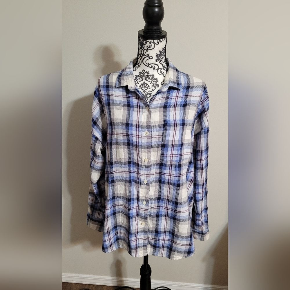 Old Navy boy friend blue plaid button up shirt‎